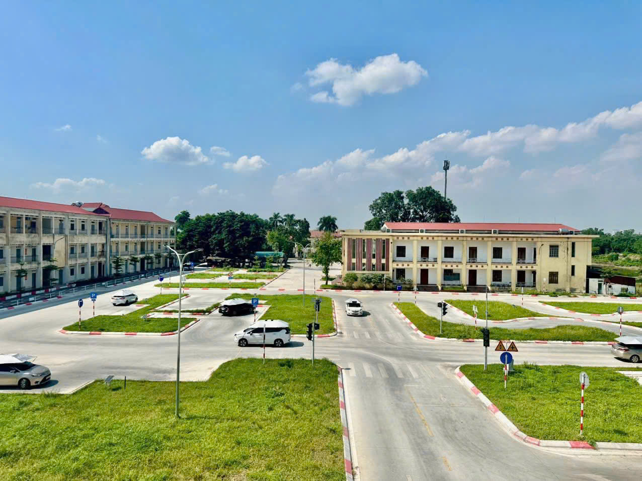 Trung Tâm Học Lái Xe Ô Tô TRƯỜNG SƠN